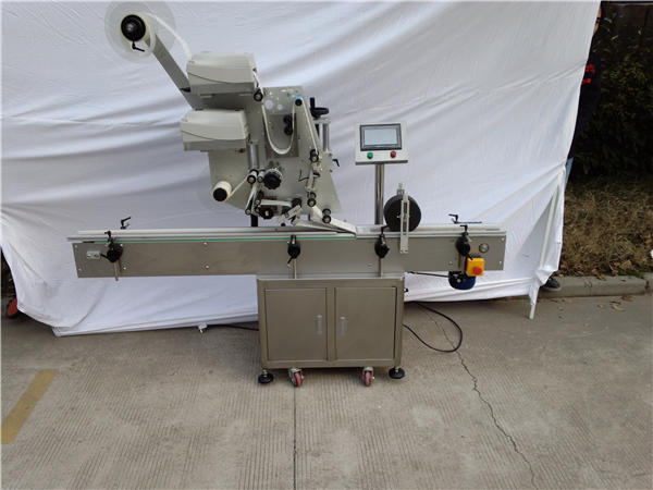 Аутоматска машина за етикетирање авиона за равне боце 