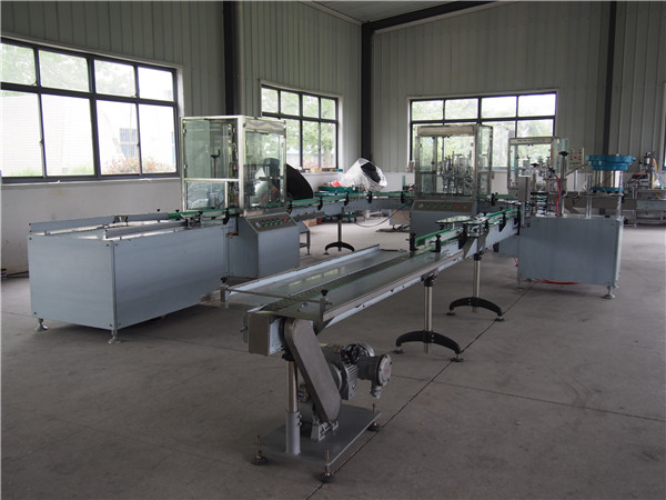 Аутоматска линија за пуњење и затварање шампона