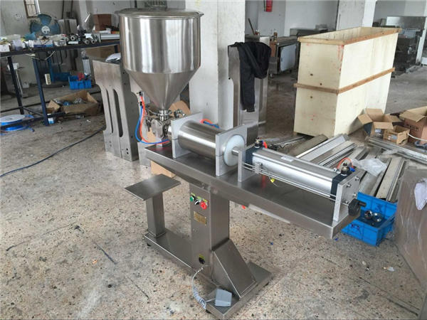 Полуаутоматска машина за пуњење меда са једним главом